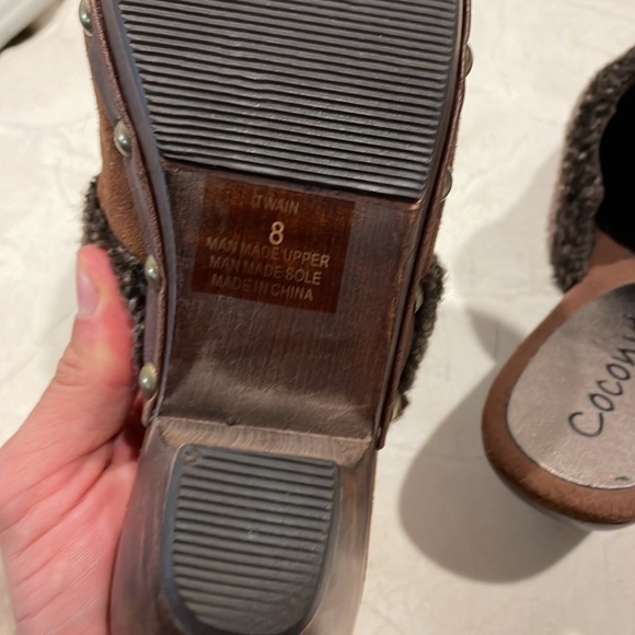 Coconuts Clogs - Picture 6 of 8